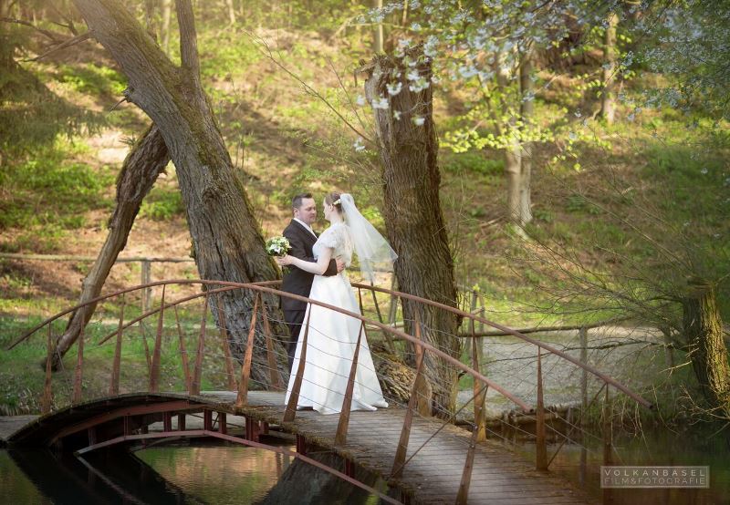 21 Paar Hochzeit Brücke tanzen Volkan Basel