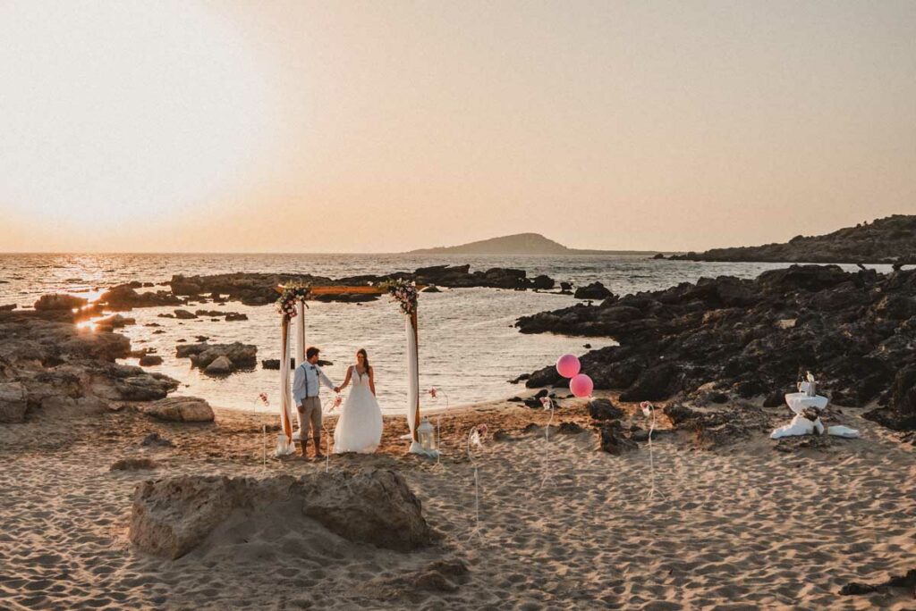 Sensevent Zeremonie zu zweit am Strand auf Kreta