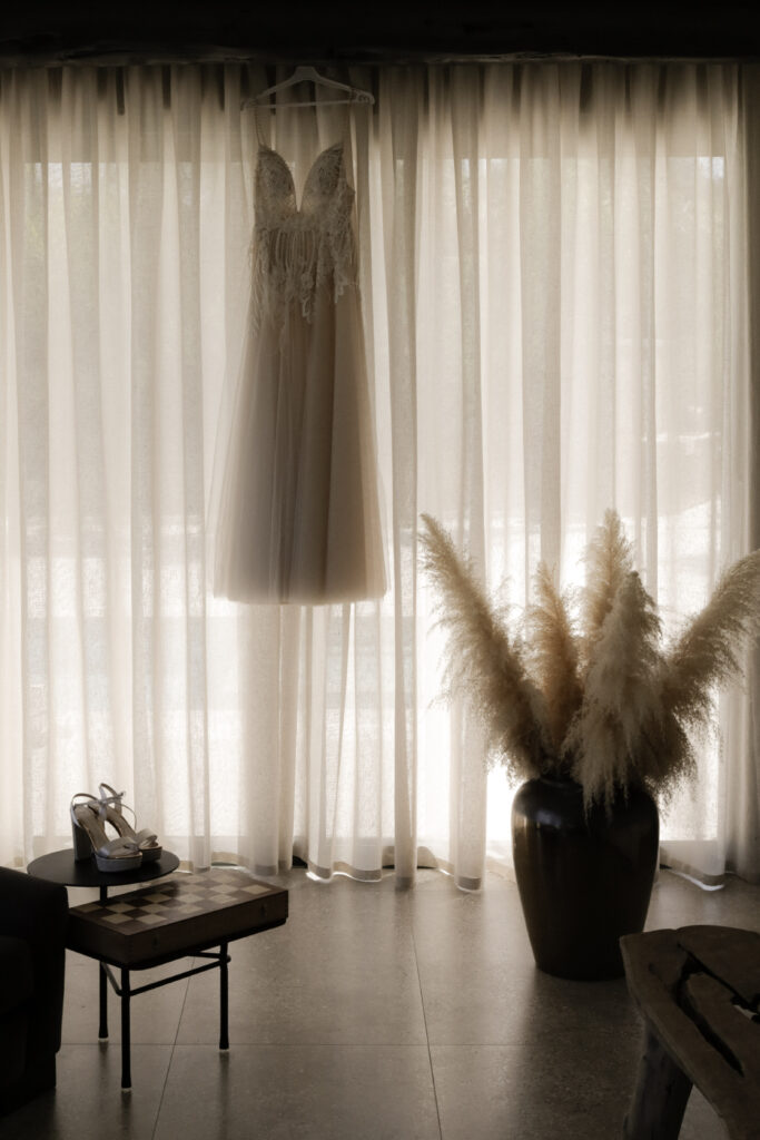 Brautkleid, Schuhe und Pampas Gras Bridal Dress, shoes and pampas grass Crete Kreta Greece Griechenland