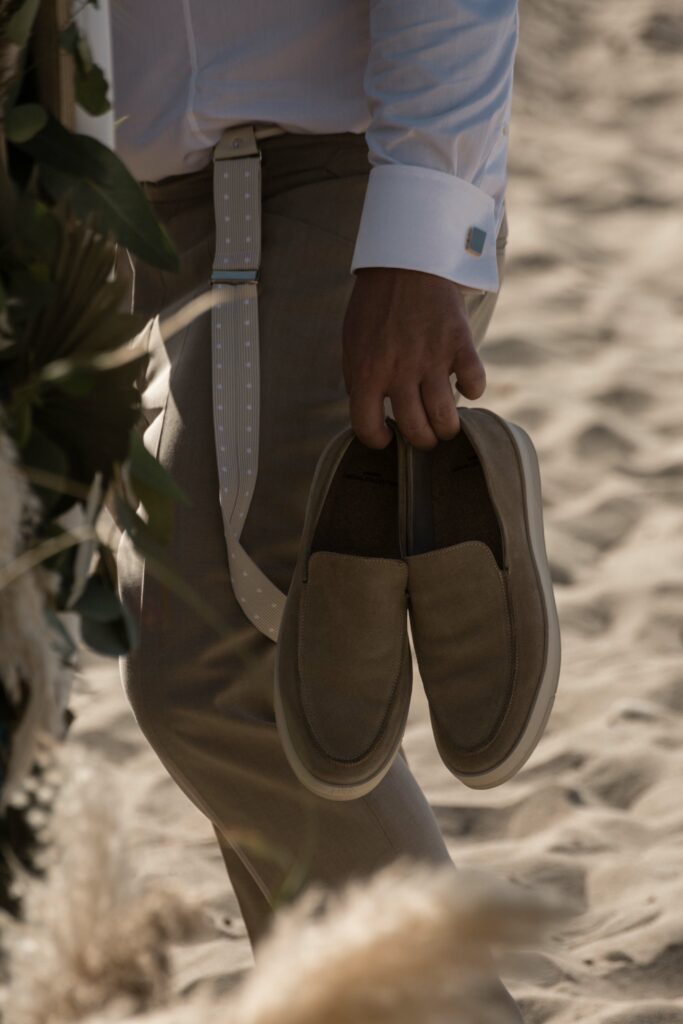 Barfuß Bräutigam Strandhochzeit Kreta