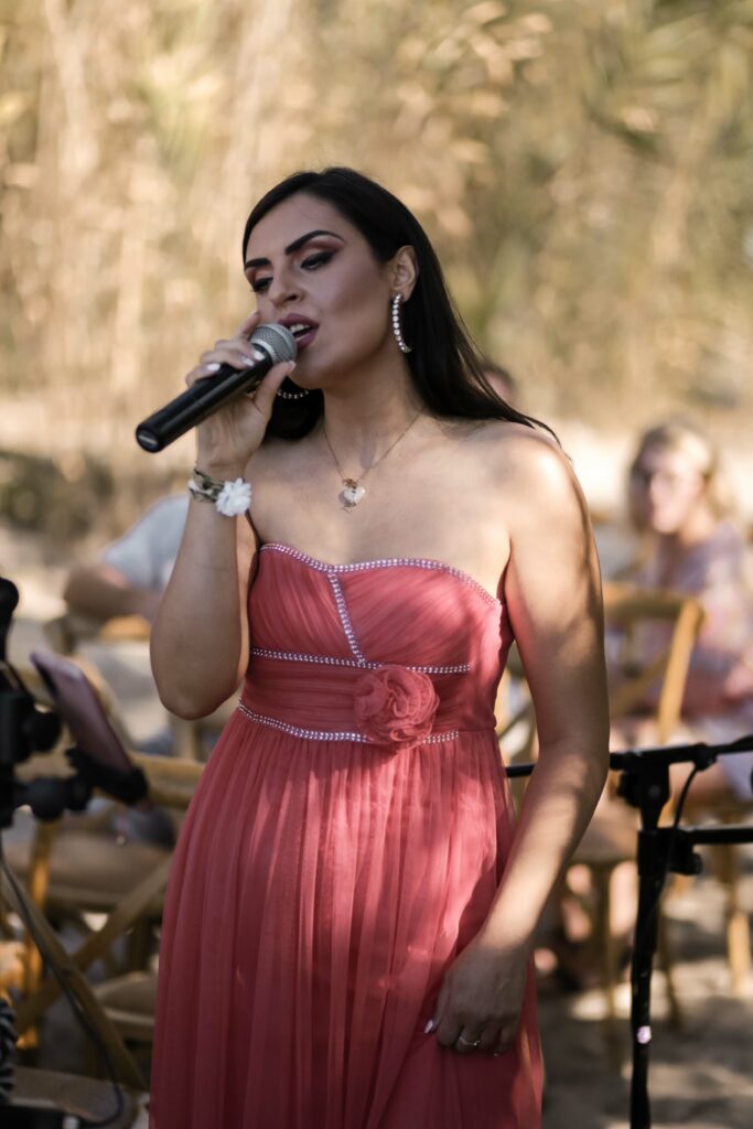 Sängerin Vassia Jani Hochzeit Santorini Kreta Griechenland