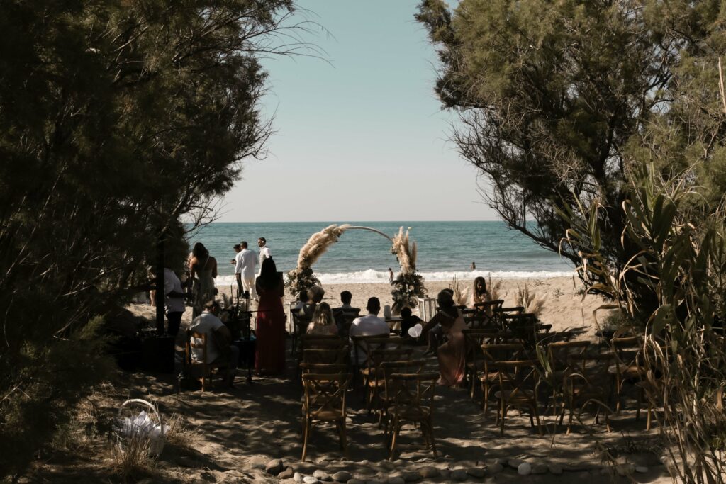 Göste genießen Strand Trauung Hochzeit Zeremonie